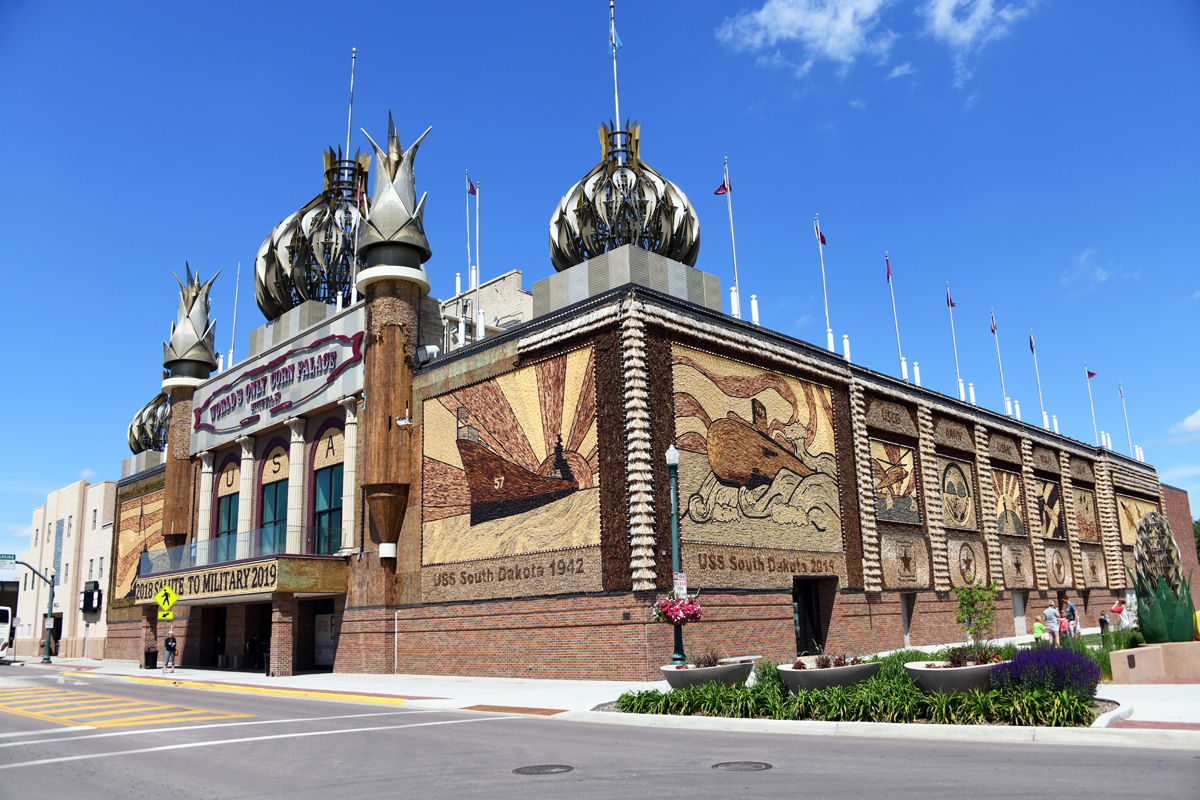 122 The exterior murals are redesigned and replaced every year.JPG